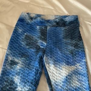 Women’s blue and white honey comb leggings size xl